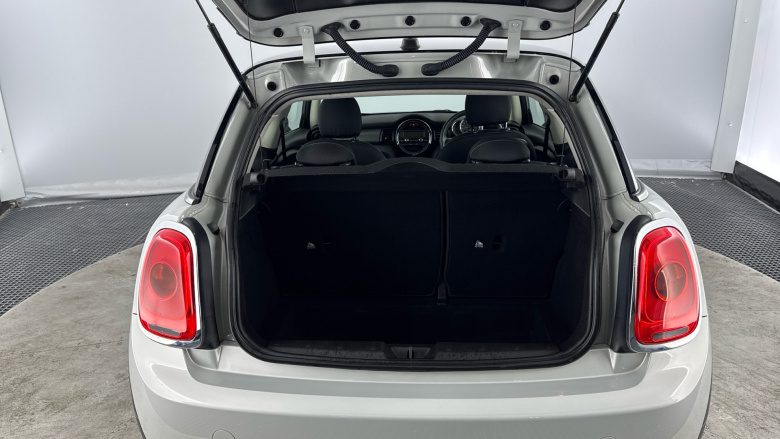 MINI Hatchback 1.5 Cooper 3dr Auto Petrol Hatchback